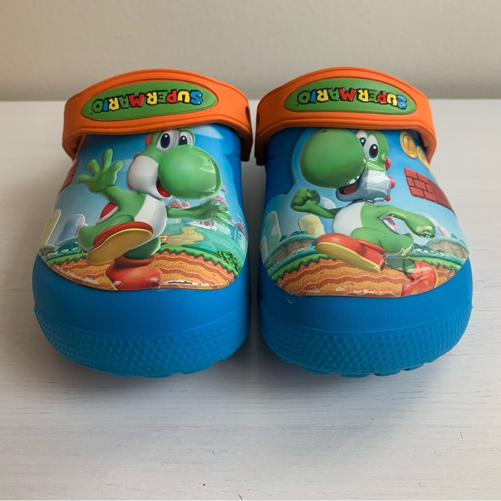 Crocs Kids Super Mario Yoshi Lined Clogs Sandals - Picture 3 of 9
